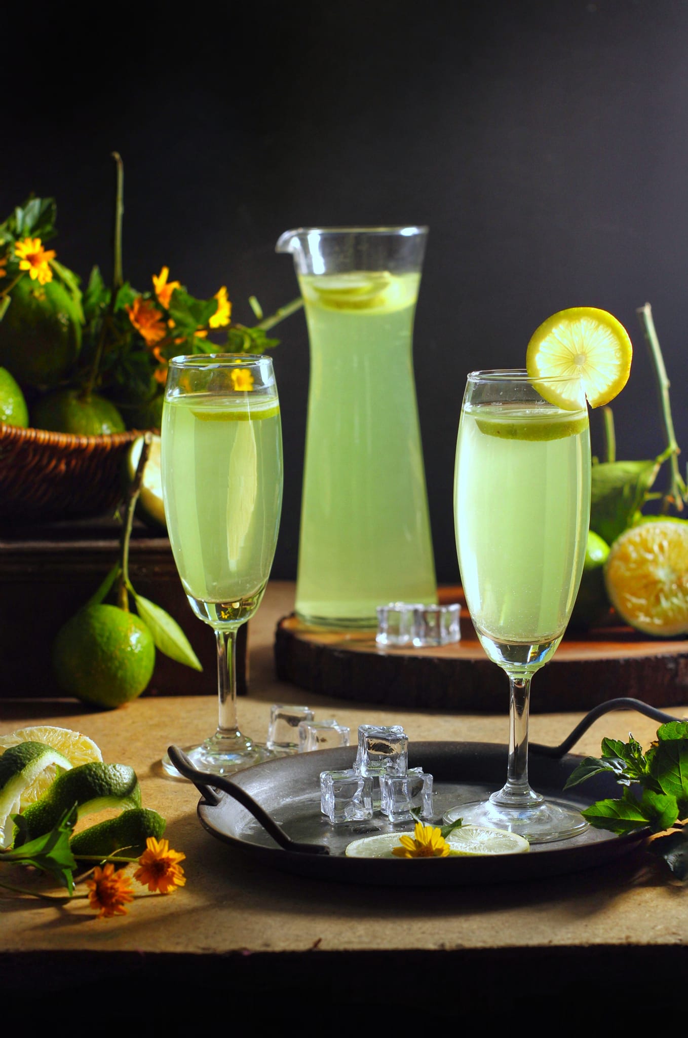Lemonade with lime slices
